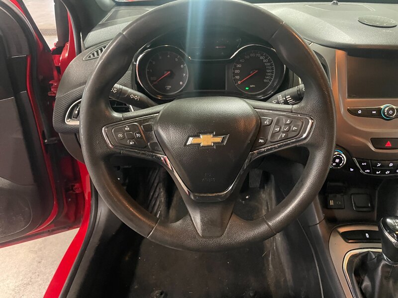 2016 Chevrolet Cruze LT Manual - Photo 8 - Saint Louis, MI 48880-9800