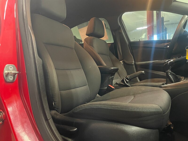 2016 Chevrolet Cruze LT Manual - Photo 16 - Saint Louis, MI 48880-9800
