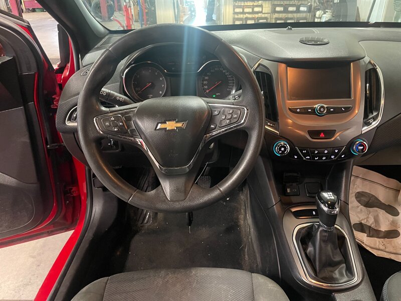 2016 Chevrolet Cruze LT Manual - Photo 7 - Saint Louis, MI 48880-9800