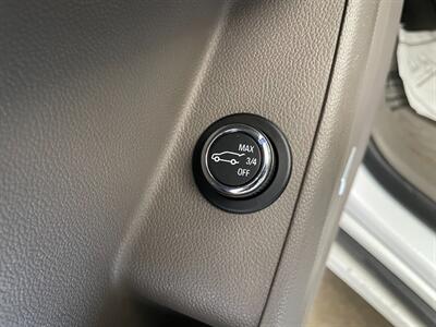 2018 Chevrolet Traverse Premier   - Photo 18 - Saint Louis, MI 48880-9800