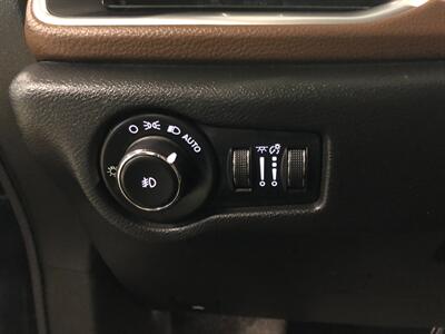 2018 Chrysler Pacifica Limited   - Photo 14 - Saint Louis, MI 48880-9800