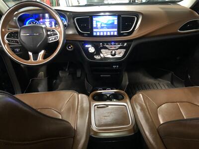 2018 Chrysler Pacifica Limited   - Photo 8 - Saint Louis, MI 48880-9800