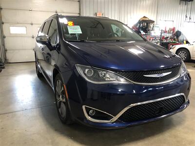 2018 Chrysler Pacifica Limited   - Photo 4 - Saint Louis, MI 48880-9800