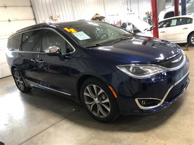 2018 Chrysler Pacifica Limited   - Photo 5 - Saint Louis, MI 48880-9800