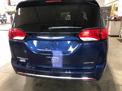 2018 Chrysler Pacifica Limited   - Photo 38 - Saint Louis, MI 48880-9800