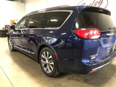 2018 Chrysler Pacifica Limited   - Photo 3 - Saint Louis, MI 48880-9800