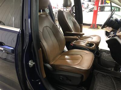 2018 Chrysler Pacifica Limited   - Photo 26 - Saint Louis, MI 48880-9800