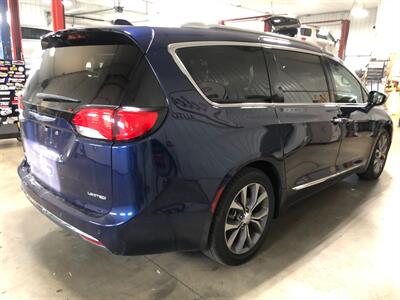 2018 Chrysler Pacifica Limited   - Photo 6 - Saint Louis, MI 48880-9800