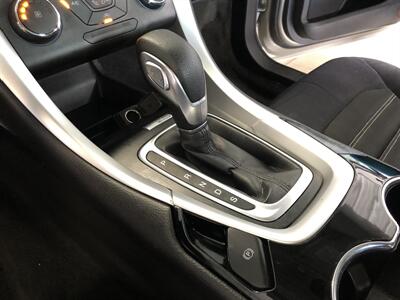 2015 Ford Fusion SE   - Photo 12 - Saint Louis, MI 48880-9800