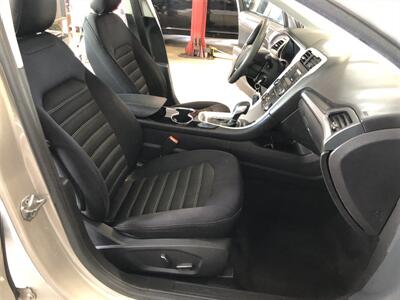 2015 Ford Fusion SE   - Photo 17 - Saint Louis, MI 48880-9800