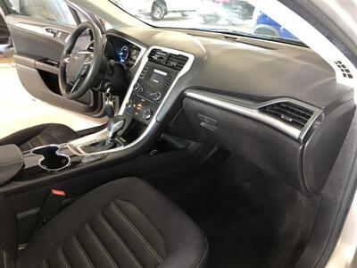 2015 Ford Fusion SE   - Photo 18 - Saint Louis, MI 48880-9800
