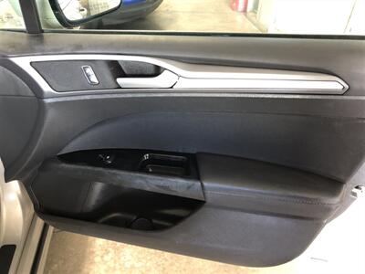 2015 Ford Fusion SE   - Photo 19 - Saint Louis, MI 48880-9800