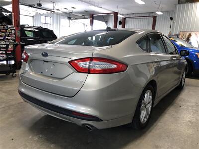 2015 Ford Fusion SE   - Photo 6 - Saint Louis, MI 48880-9800