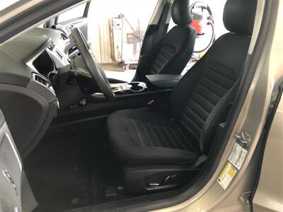 2015 Ford Fusion SE   - Photo 15 - Saint Louis, MI 48880-9800