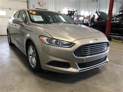 2015 Ford Fusion SE   - Photo 4 - Saint Louis, MI 48880-9800
