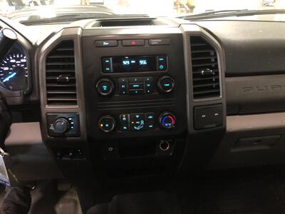 2019 Ford F-350 Super Duty XL   - Photo 13 - Saint Louis, MI 48880-9800