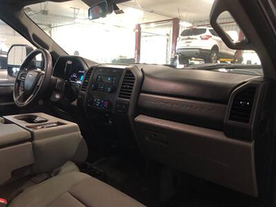 2019 Ford F-350 Super Duty XL   - Photo 19 - Saint Louis, MI 48880-9800