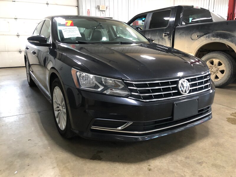 2017 Volkswagen Passat SE photo 4