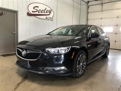 2019 Buick Regal Sportback Preferred II   - Photo 2 - Saint Louis, MI 48880-9800