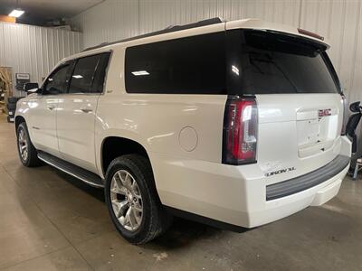 2015 GMC Yukon XL SLT   - Photo 3 - Saint Louis, MI 48880-9800