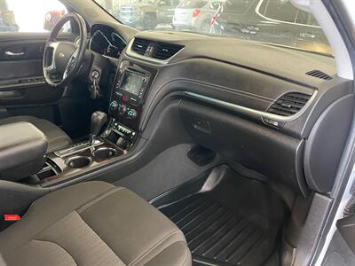 2016 Chevrolet Traverse LT   - Photo 22 - Saint Louis, MI 48880-9800