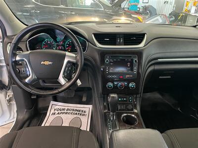 2016 Chevrolet Traverse LT   - Photo 8 - Saint Louis, MI 48880-9800