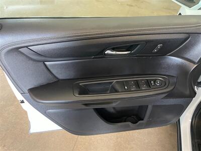 2016 Chevrolet Traverse LT   - Photo 23 - Saint Louis, MI 48880-9800