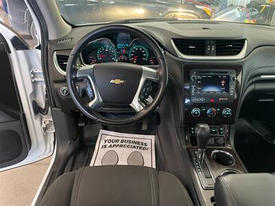 2016 Chevrolet Traverse LT   - Photo 9 - Saint Louis, MI 48880-9800