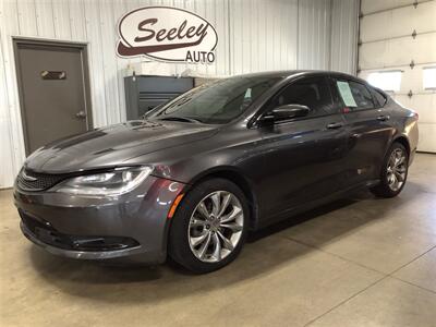 2015 Chrysler 200 S   - Photo 2 - Saint Louis, MI 48880-9800