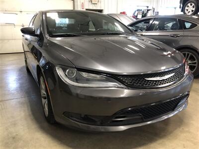 2015 Chrysler 200 S   - Photo 5 - Saint Louis, MI 48880-9800