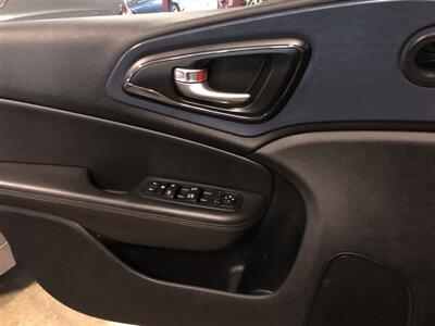 2015 Chrysler 200 S   - Photo 13 - Saint Louis, MI 48880-9800