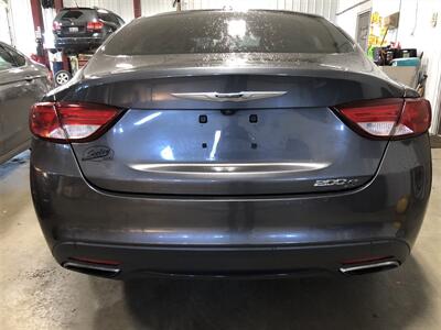 2015 Chrysler 200 S   - Photo 26 - Saint Louis, MI 48880-9800