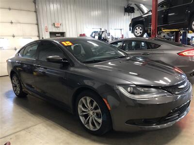 2015 Chrysler 200 S   - Photo 6 - Saint Louis, MI 48880-9800