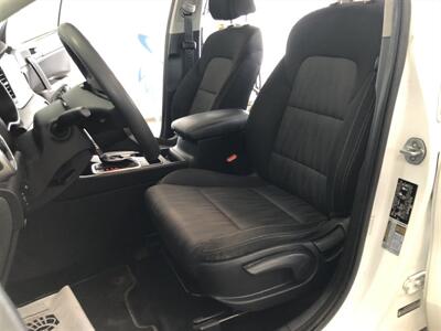 2020 Kia Sportage LX   - Photo 15 - Saint Louis, MI 48880-9800