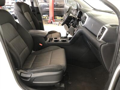 2020 Kia Sportage LX   - Photo 17 - Saint Louis, MI 48880-9800