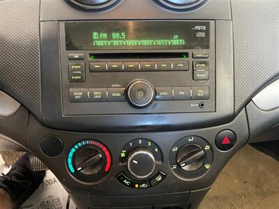 2009 Chevrolet Aveo5 LT - Photo 12 - Saint Louis, MI 48880-9800