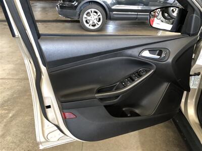 2017 Ford Focus SEL   - Photo 19 - Saint Louis, MI 48880-9800