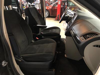 2018 Dodge Grand Caravan SE   - Photo 17 - Saint Louis, MI 48880-9800