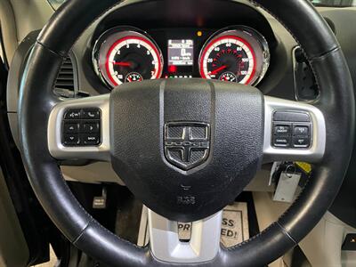 2016 Dodge Grand Caravan Crew   - Photo 8 - Saint Louis, MI 48880-9800