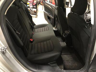 2018 Ford Fusion Hybrid SE - Photo 21 - Saint Louis, MI 48880-9800