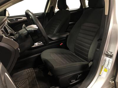 2018 Ford Fusion Hybrid SE - Photo 16 - Saint Louis, MI 48880-9800