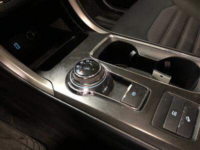 2018 Ford Fusion Hybrid SE - Photo 13 - Saint Louis, MI 48880-9800