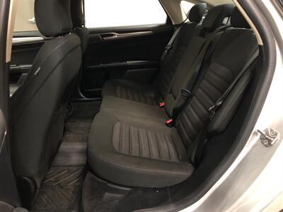 2018 Ford Fusion Hybrid SE - Photo 17 - Saint Louis, MI 48880-9800