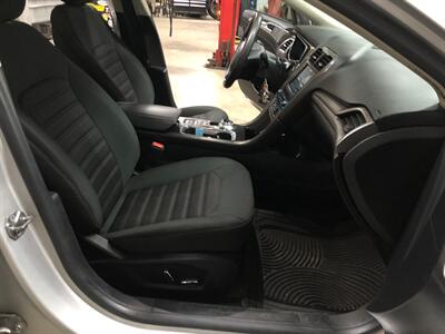 2018 Ford Fusion Hybrid SE - Photo 18 - Saint Louis, MI 48880-9800