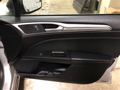 2018 Ford Fusion Hybrid SE - Photo 20 - Saint Louis, MI 48880-9800