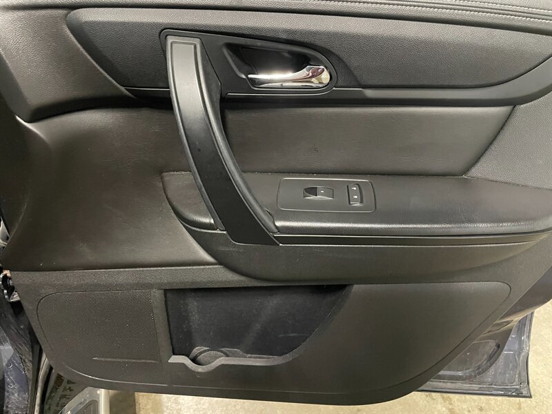 2016 Chevrolet Traverse LT - Photo 22 - Saint Louis, MI 48880-9800