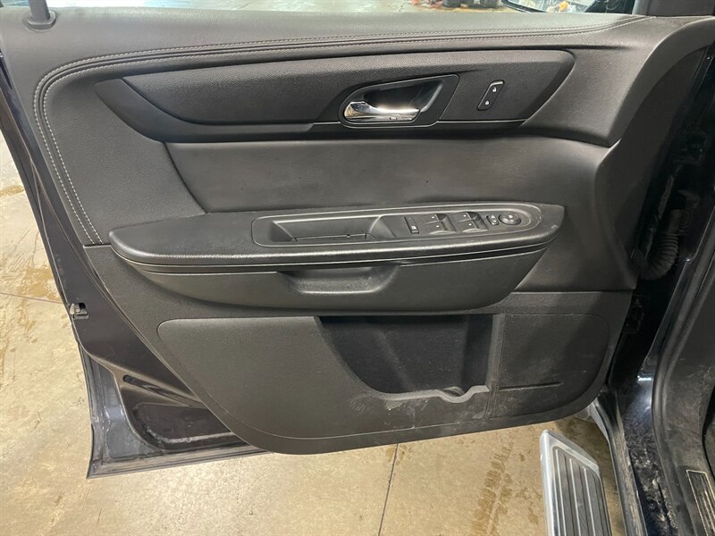 2016 Chevrolet Traverse LT - Photo 21 - Saint Louis, MI 48880-9800