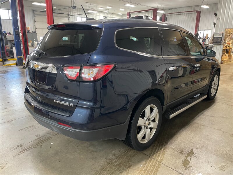 2016 Chevrolet Traverse LT - Photo 7 - Saint Louis, MI 48880-9800