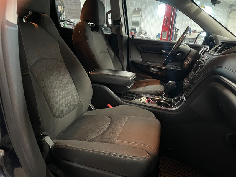2016 Chevrolet Traverse LT - Photo 18 - Saint Louis, MI 48880-9800
