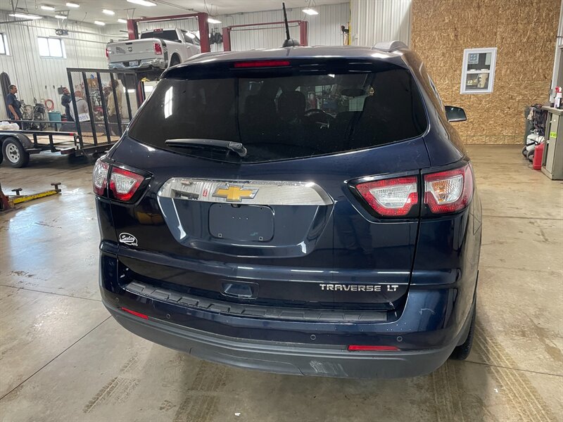 2016 Chevrolet Traverse LT - Photo 8 - Saint Louis, MI 48880-9800